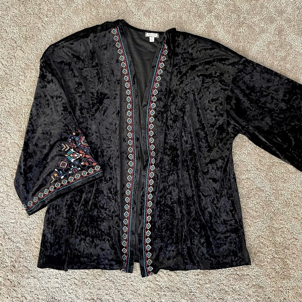 Eyeshadow Crushed Velvet Kimono Shrug Open Sweater Black floral embroidery 3x